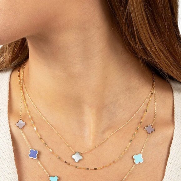 Small Mother of Pearl Single Clover Necklace 14K Gold - Picture 5 of 6